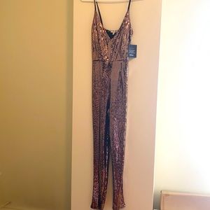 Jumpsuit in S. Rosé gold color.